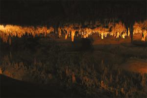 Esta foto? É de uma caverna na Virgínia, que através de uma fenda, onde a luz do sol entra,
nos da uma sensação de algum lugar no espaço.