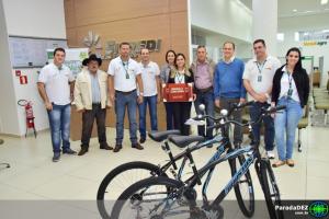 Sicredi em Paranaíba realiza sorteio de duas bicicletas