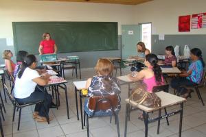 Alfabetização e letramento é tema de capacitação na Escola Maria Luiza